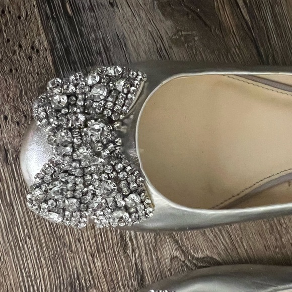 New Betsy Johnson silver shoes size 8 with crystal bows. - Picture 4 of 4